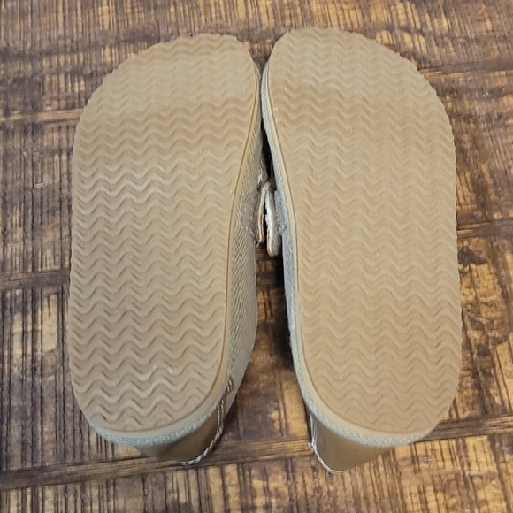 Childrens Place Tan Canvas Slip on Shoes Size 2 - Picture 6 of 8